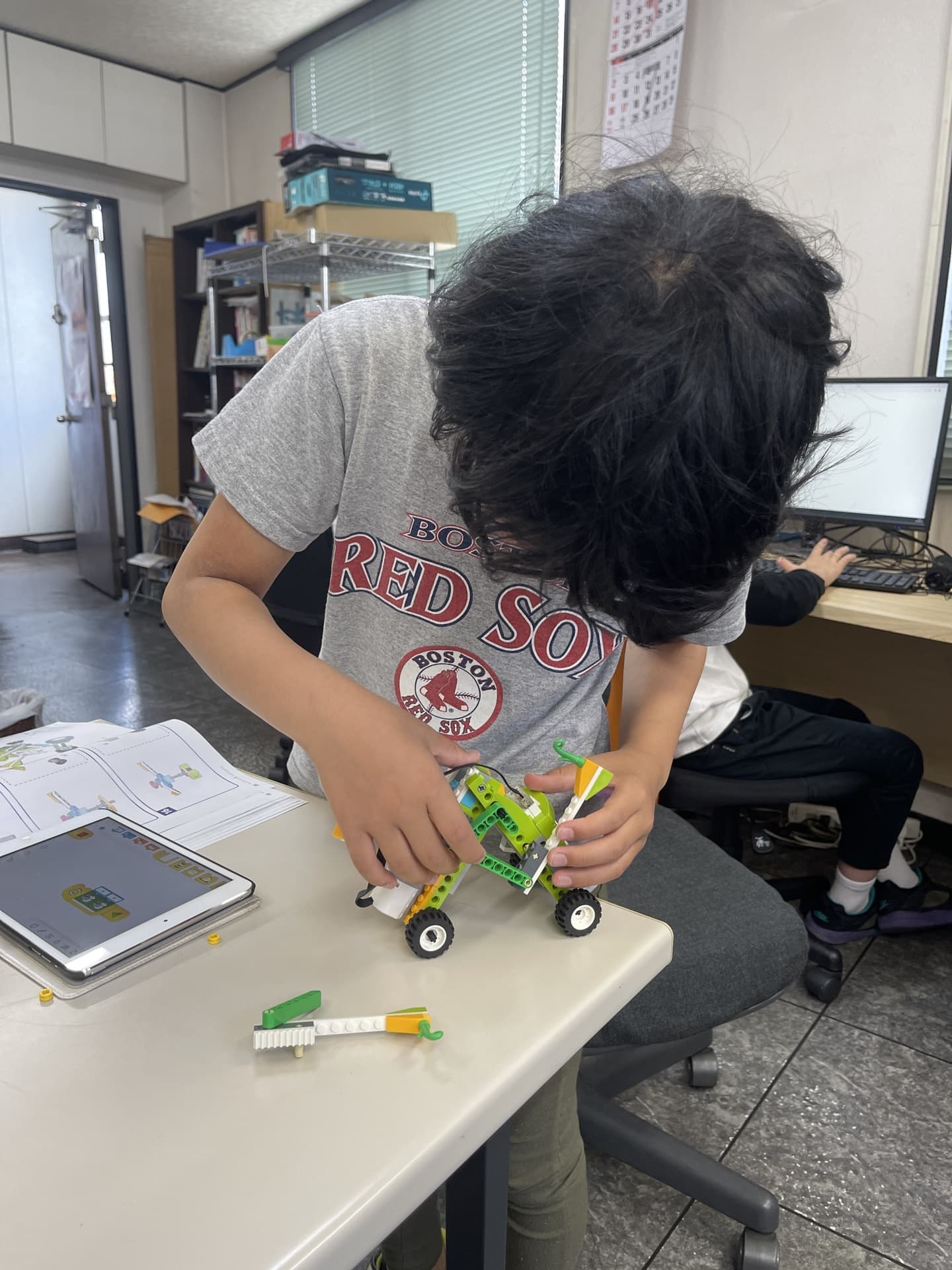 ロボットつくりに夢中の小学５年生